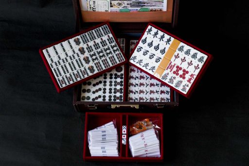 市川屋 プレミア麻雀牌 麻雀牌 販売 製造 激安 安い 安価 日本一安い全自動卓 日本一安い全自動麻雀卓 手打ち卓 手打ち麻雀卓 手積み麻雀卓 手積み卓 昇龍 アモス 雀豪 中古 電元オートメーション 大洋化学 カキヌマ マツオカ マツムラ ジョイス購入 プレミア麻雀牌